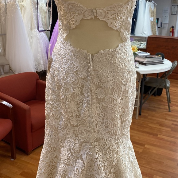 ⭐️SOLD⭐️ Maggie Sottero ivory over light gold wedding gown - Picture 12 of 14